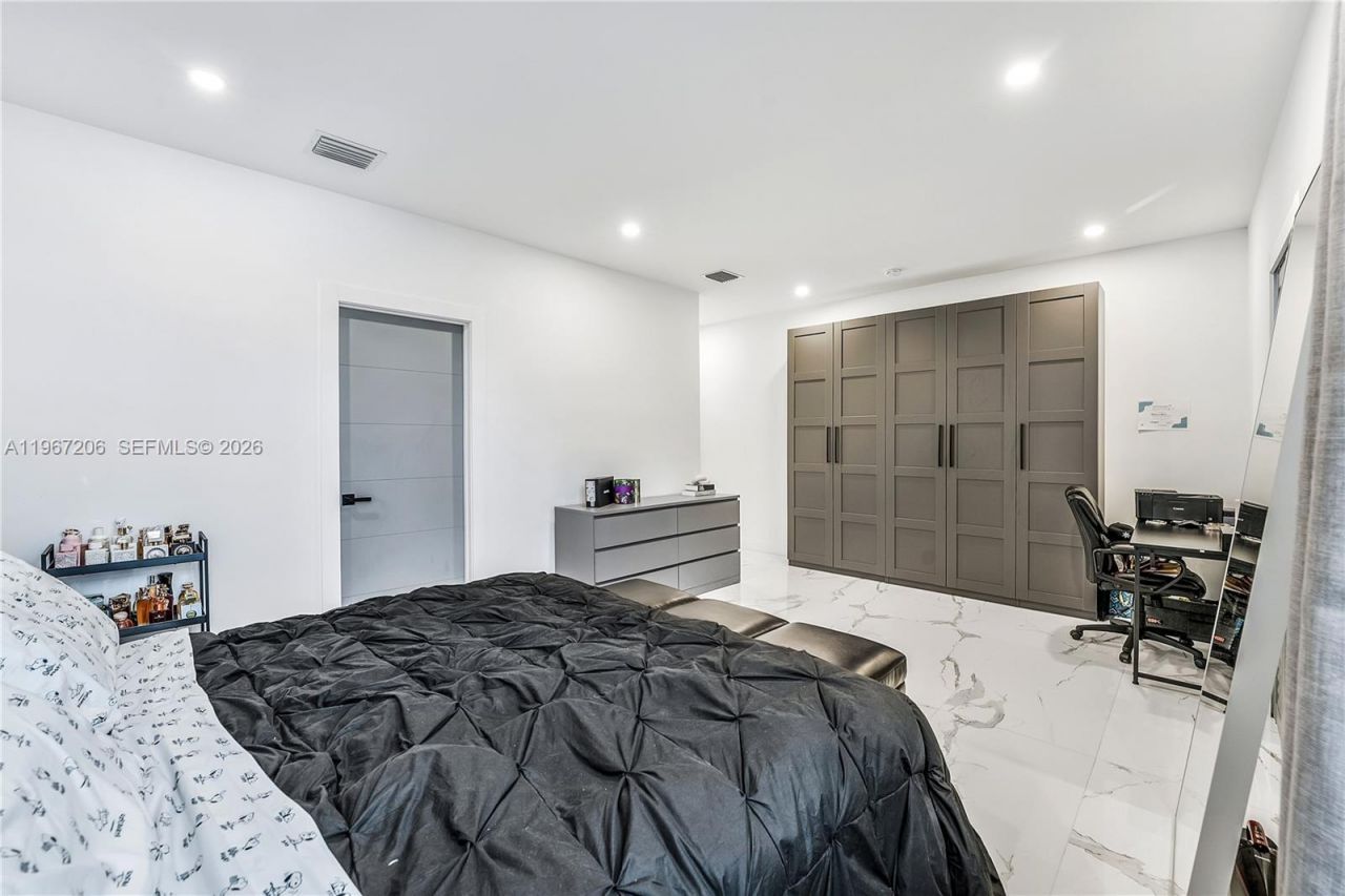 2320 SW 14th St, Miami, FL 33145 Photo