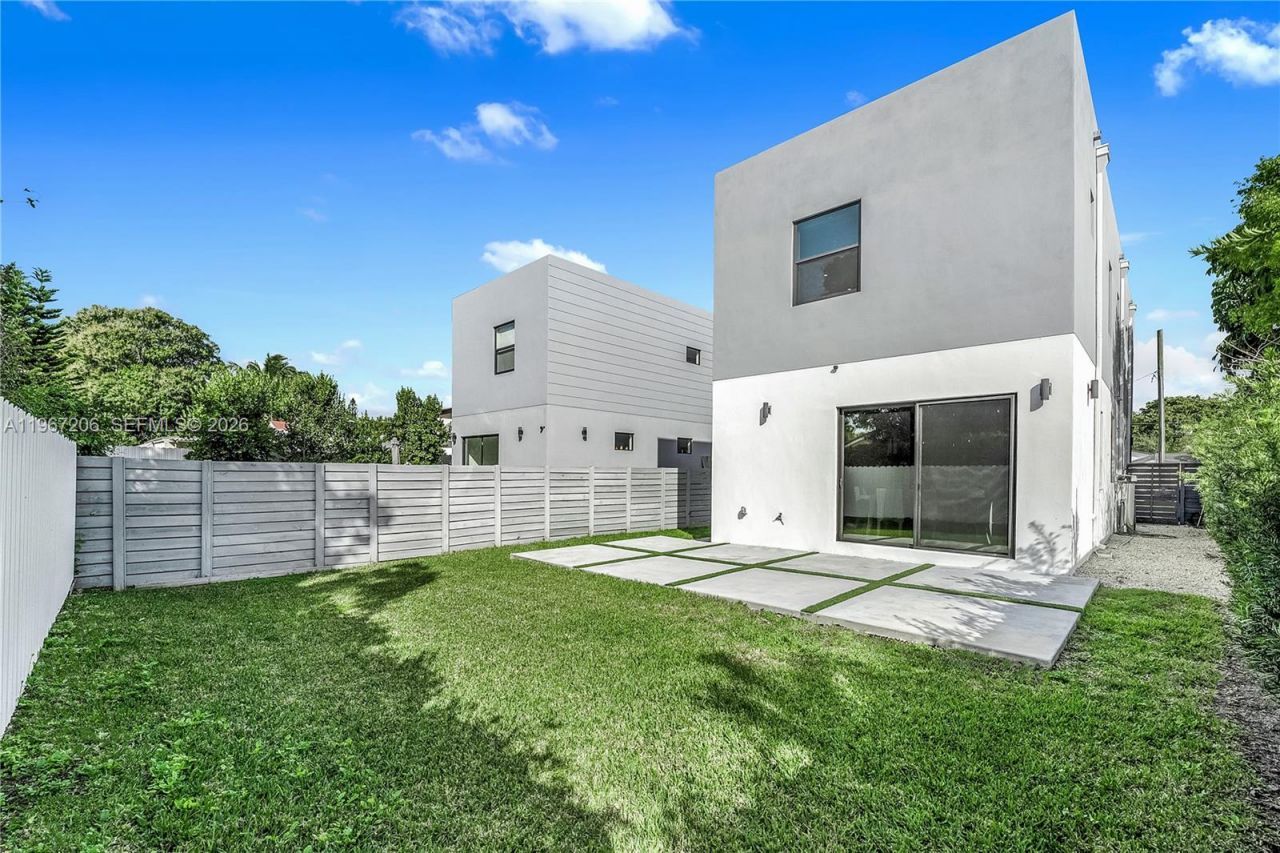 2320 SW 14th St, Miami, FL 33145 Photo