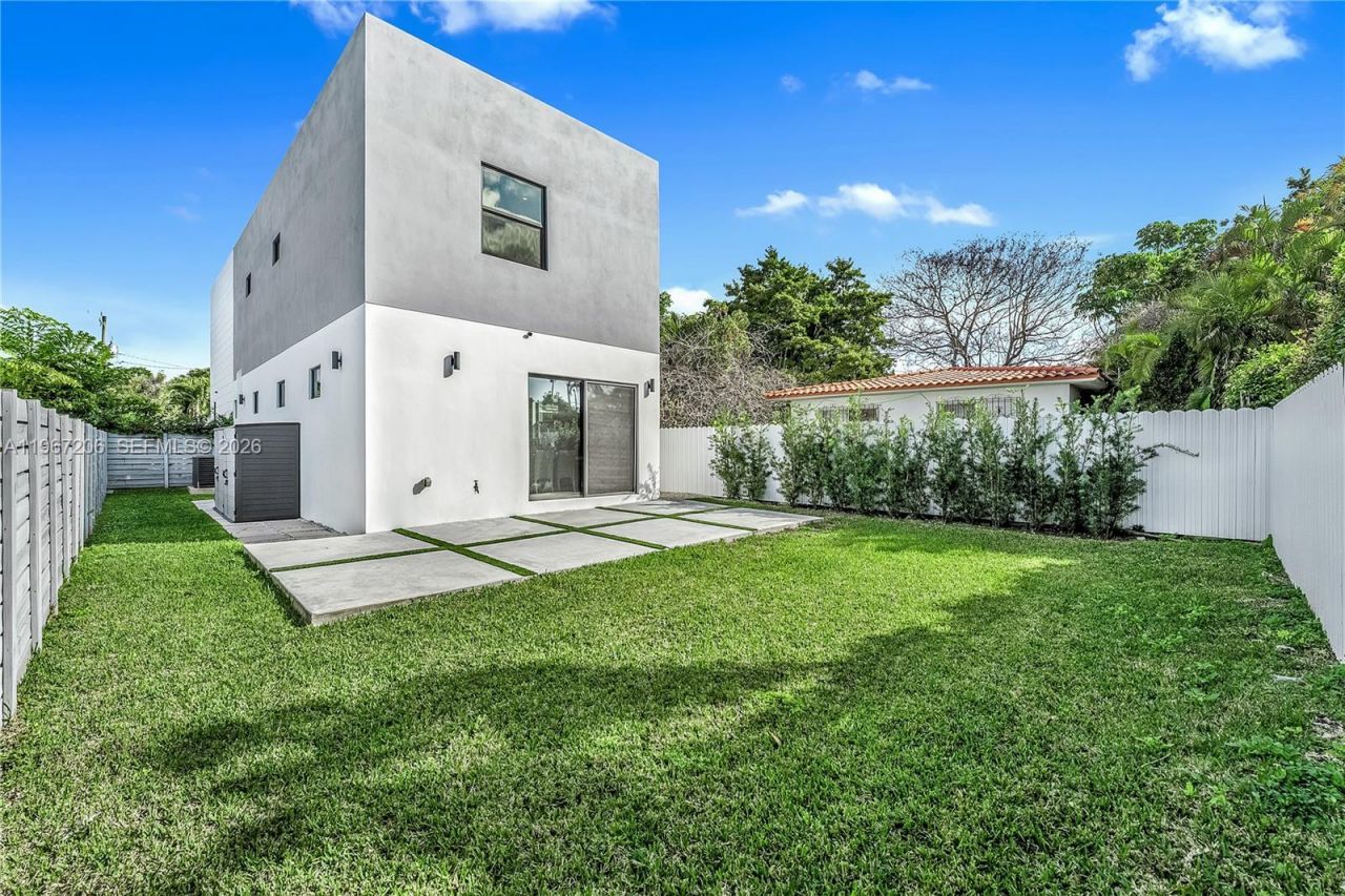 2320 SW 14th St, Miami, FL 33145 Photo