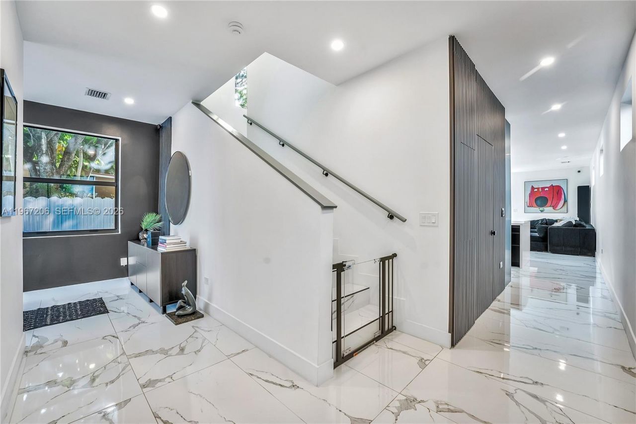 2320 SW 14th St, Miami, FL 33145 Photo