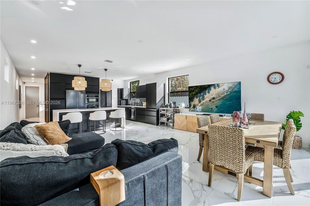 2320 SW 14th St, Miami, FL 33145 Photo