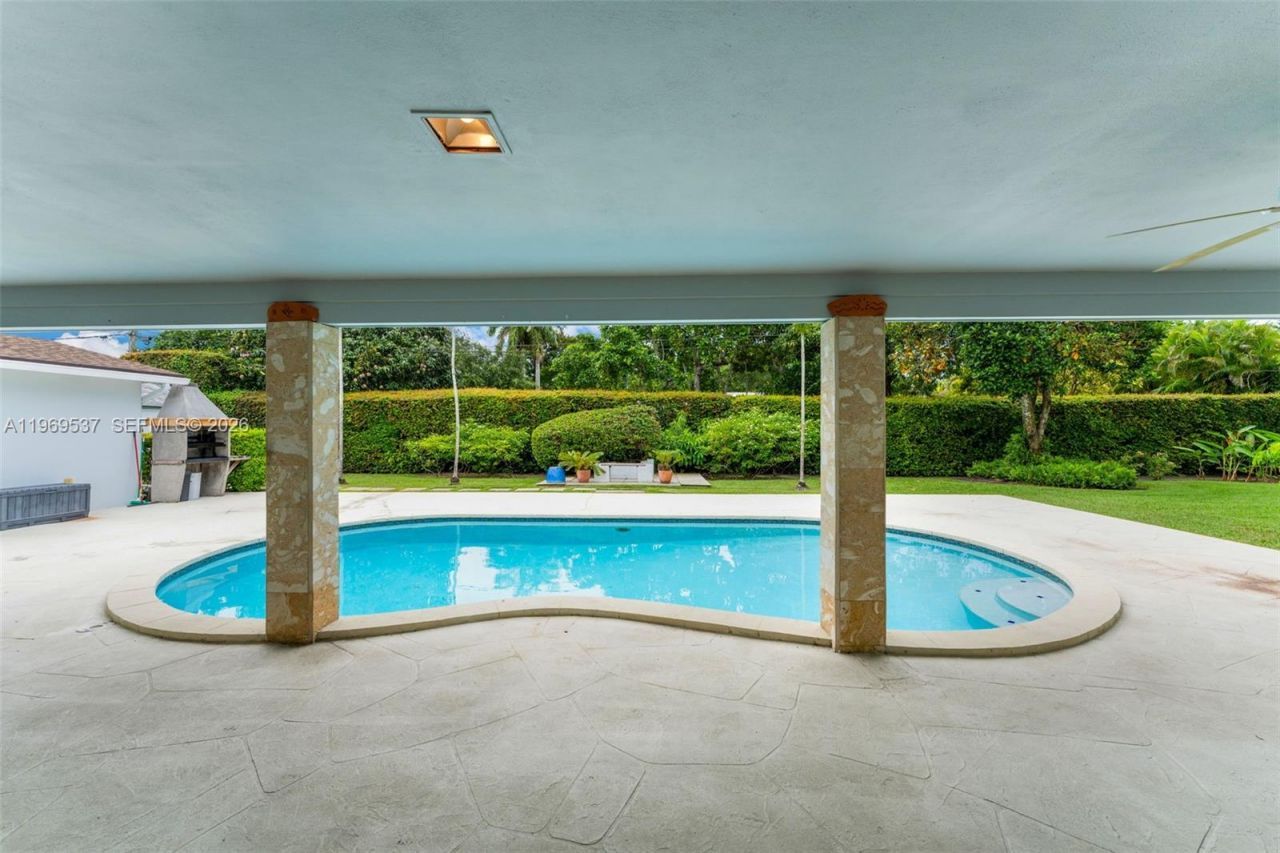 7451 SW 133rd St, Pinecrest, FL 33156 Photo