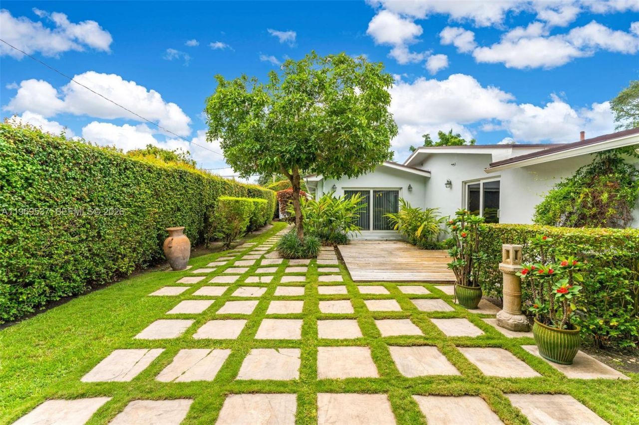 7451 SW 133rd St, Pinecrest, FL 33156 Photo