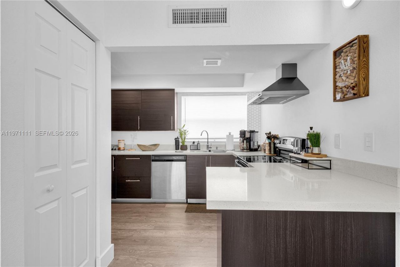 830 NW 87th Ave, Unit 406, Miami, FL 33172 Photo