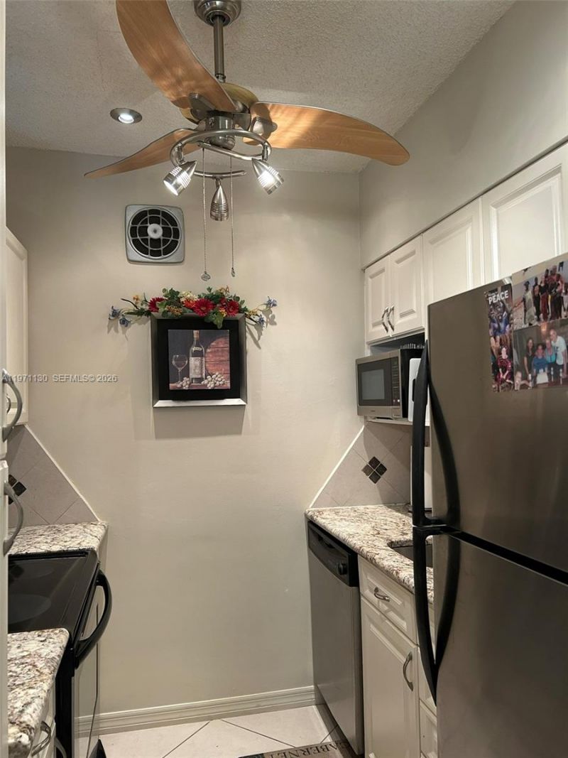 920 SW 11th Ave, Unit 9D, Hallandale Beach, FL 33009 Photo