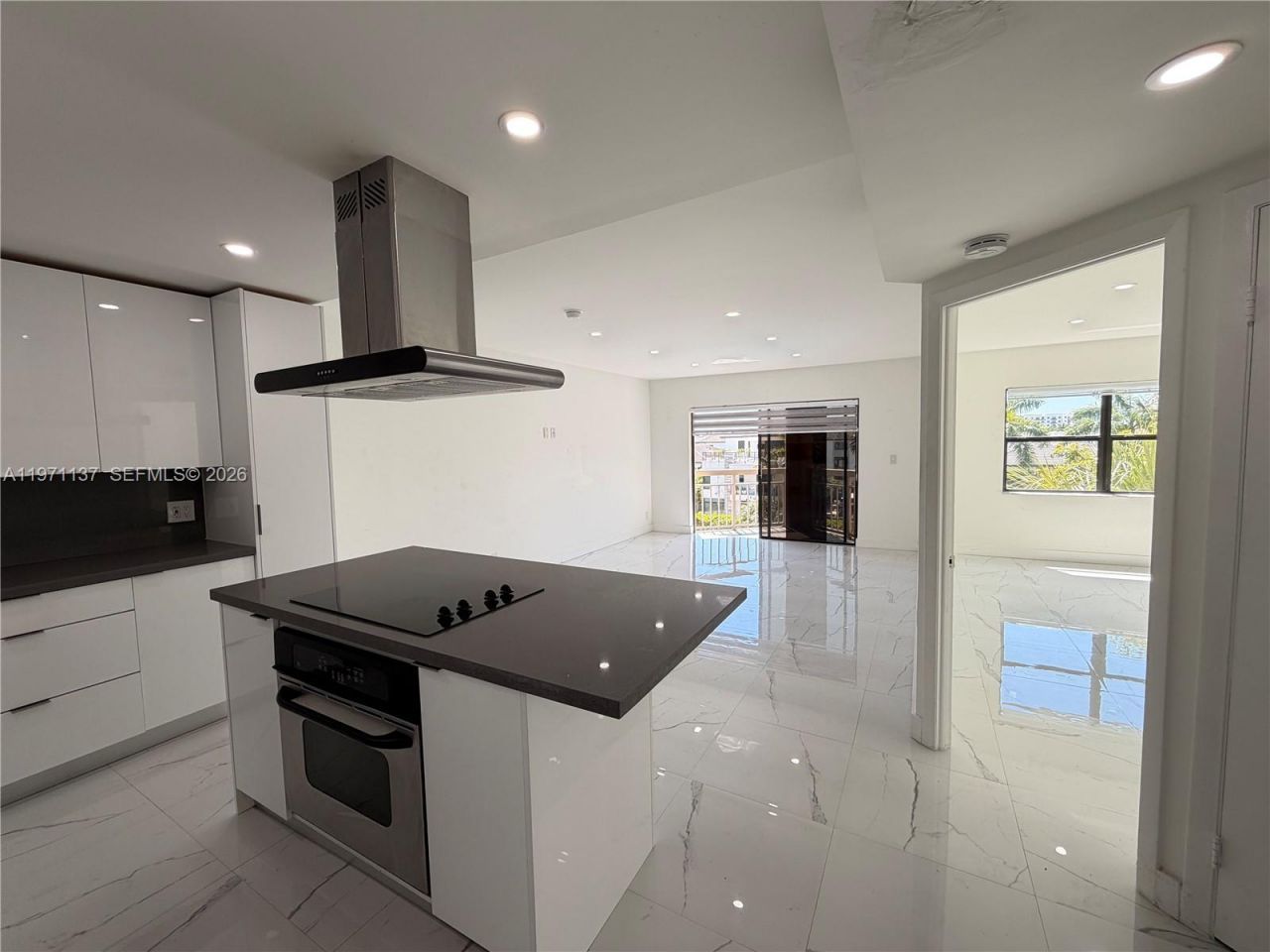 8290 Lake Dr, Unit 427, Doral, FL 33166 Photo