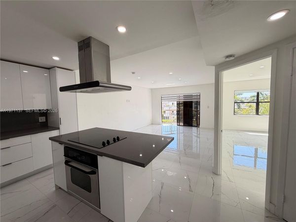 8290 Lake Dr, Unit 427, Doral, FL 33166
