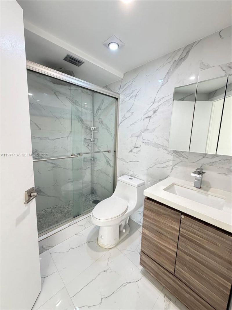 8290 Lake Dr, Unit 427, Doral, FL 33166 Photo