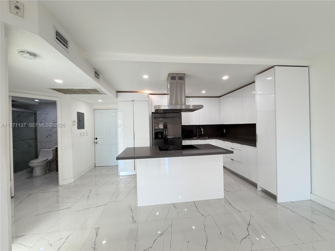 8290 Lake Dr, Unit 427, Doral, FL 33166 Photo