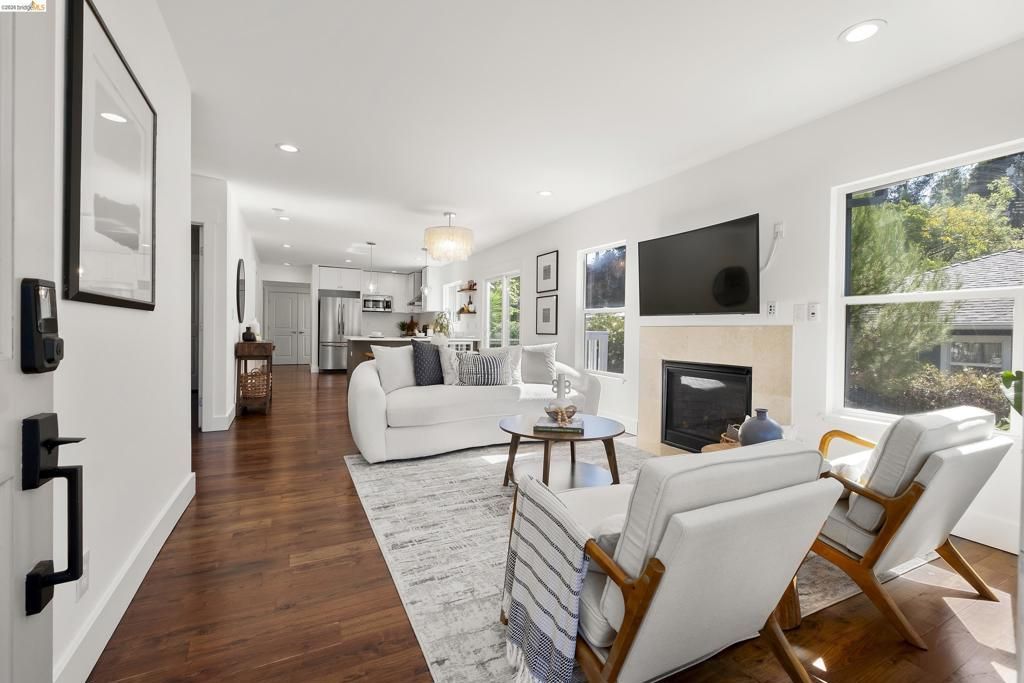 3920 Edgemoor Pl, Oakland, CA 94605 Main Photo