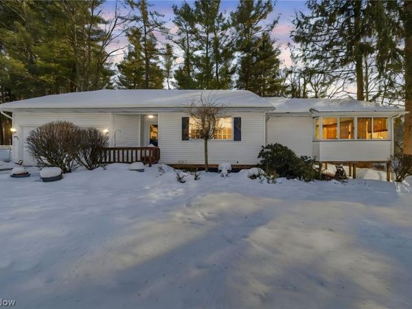 244 S Oval Drive, Chardon, OH 44024