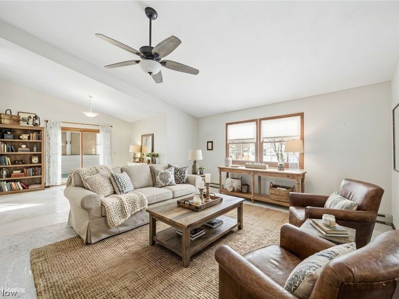 244 S Oval Drive, Chardon, OH 44024 Photo 5