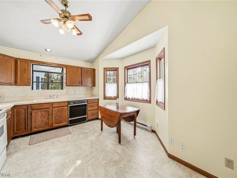 244 S Oval Drive, Chardon, OH 44024 Photo 9