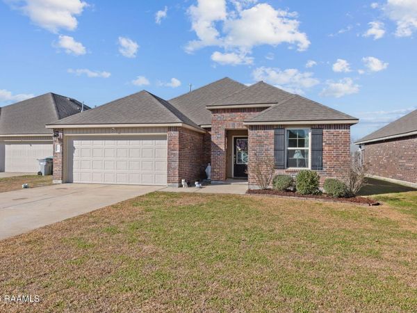 132 Abbeywood Court, Youngsville, LA 70592