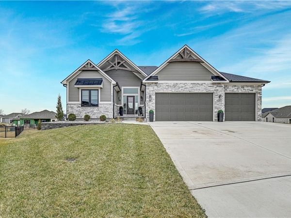 16443 W 166th Place, Olathe, KS 66062