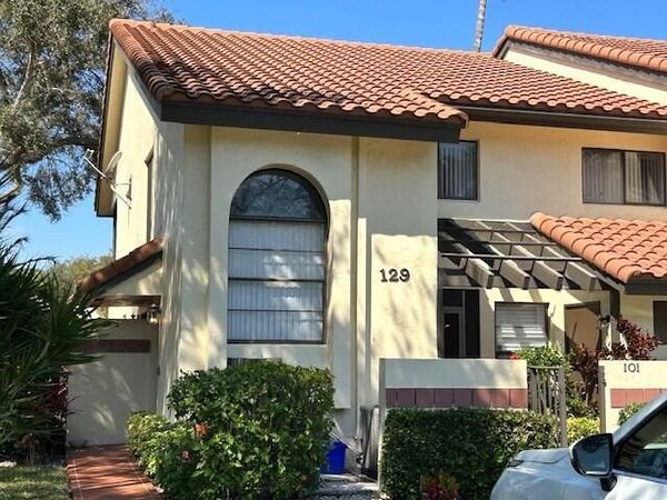 10415 S Circle Lake Drive, Unit 201, Boynton Beach, FL 33437