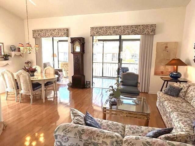 10415 S Circle Lake Drive, Unit 201, Boynton Beach, FL 33437 Photo