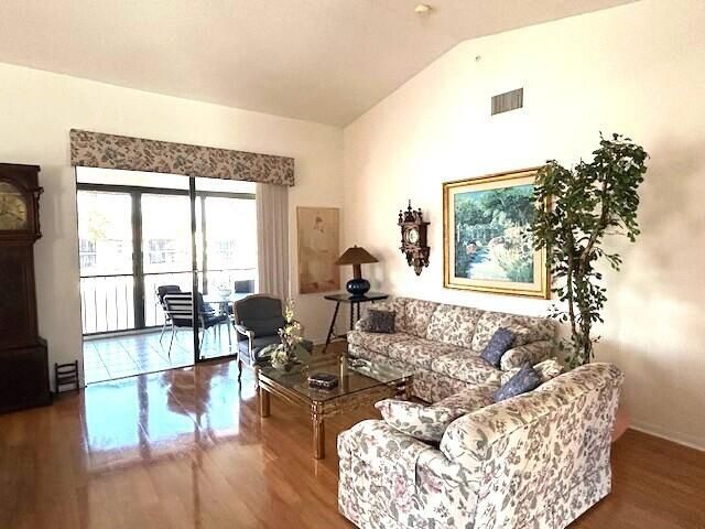 10415 S Circle Lake Drive, Unit 201, Boynton Beach, FL 33437 Photo