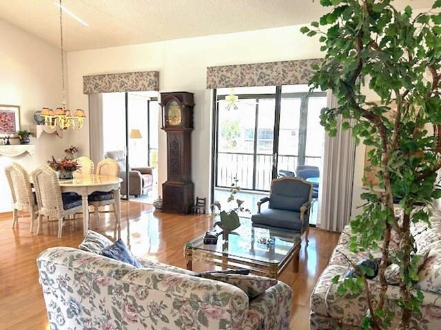 10415 S Circle Lake Drive, Unit 201, Boynton Beach, FL 33437 Photo