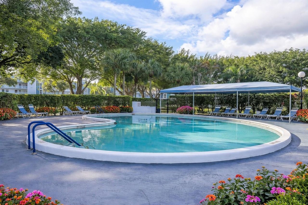 7610 NW 18th Street, Unit 305, Margate, FL 33063 Photo