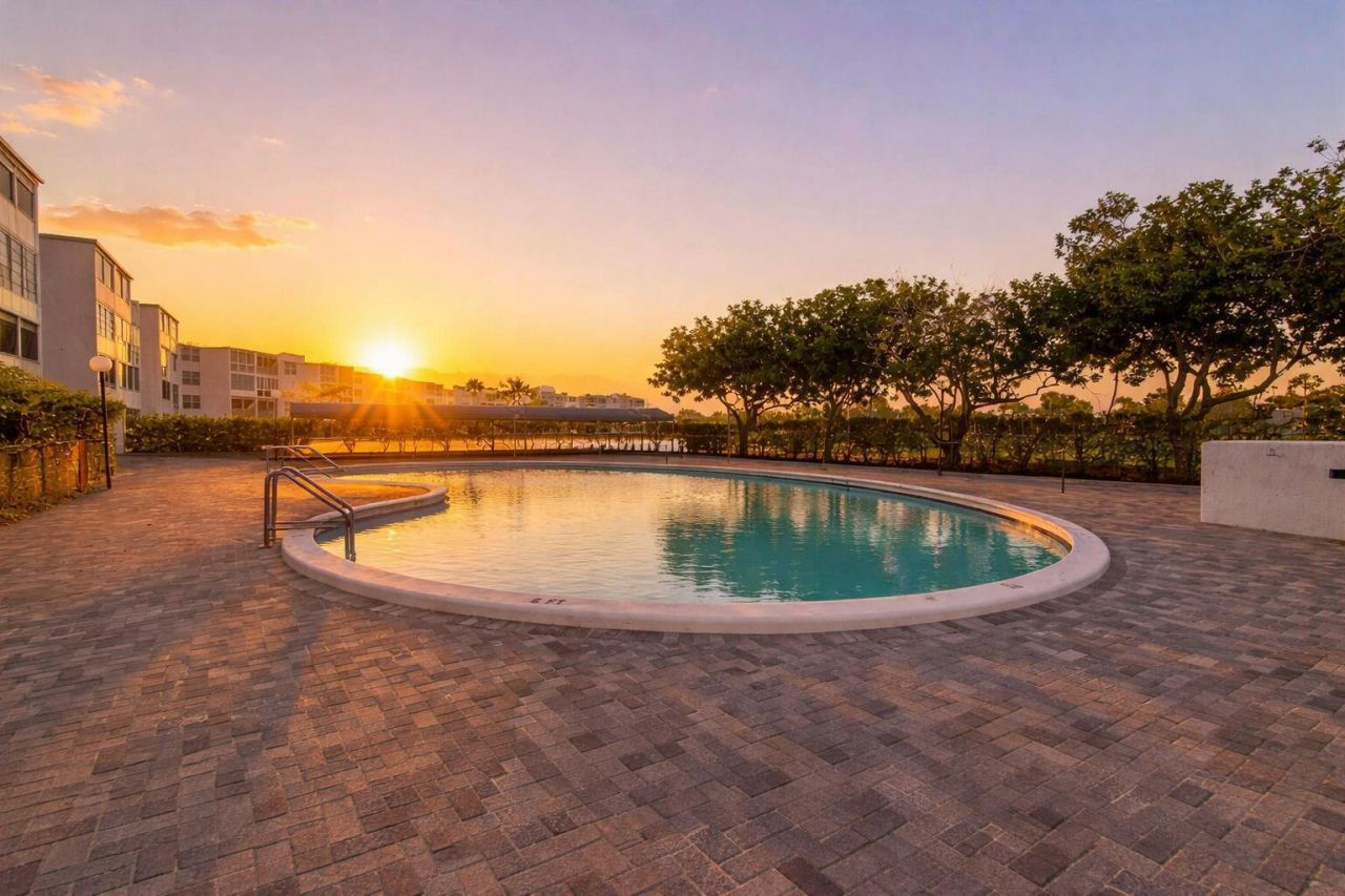 7610 NW 18th Street, Unit 305, Margate, FL 33063 Photo