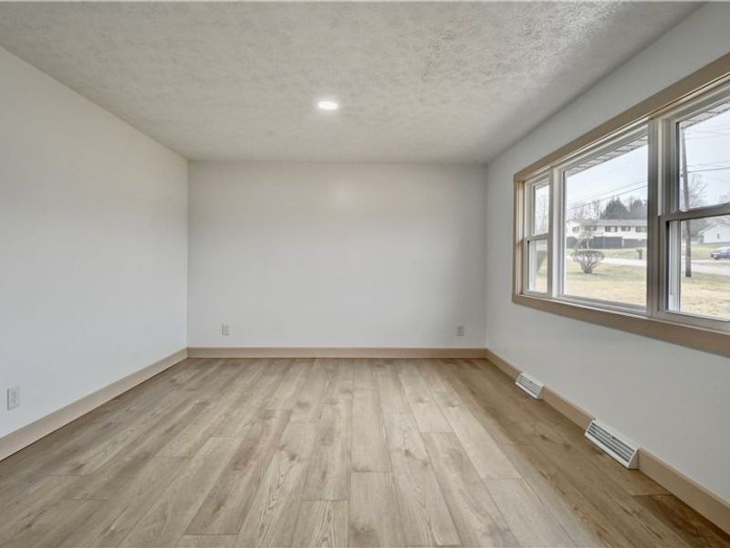 362 Jettie Avenue NE, Canton, OH 44730 Photo 13