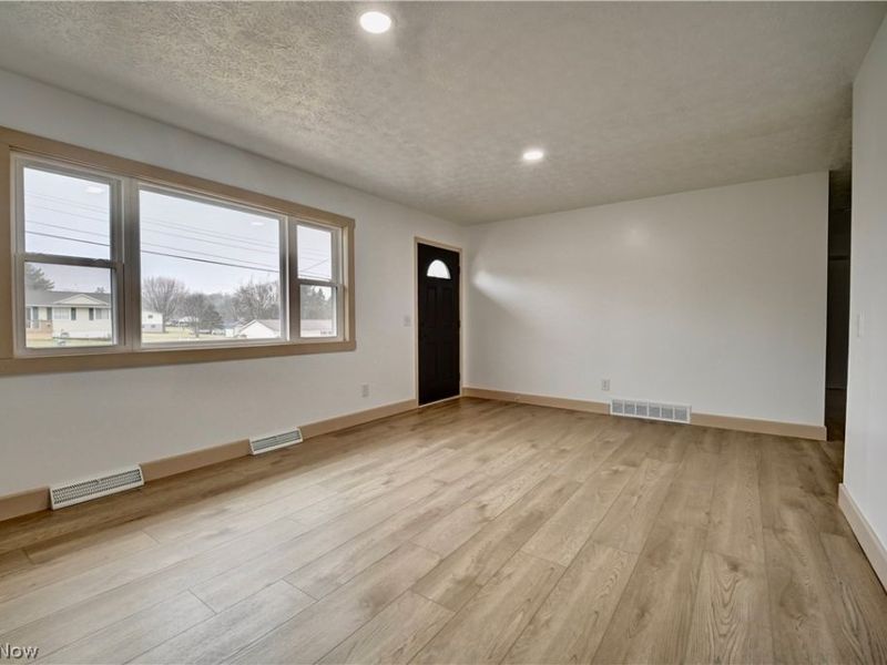 362 Jettie Avenue NE, Canton, OH 44730 Photo 7