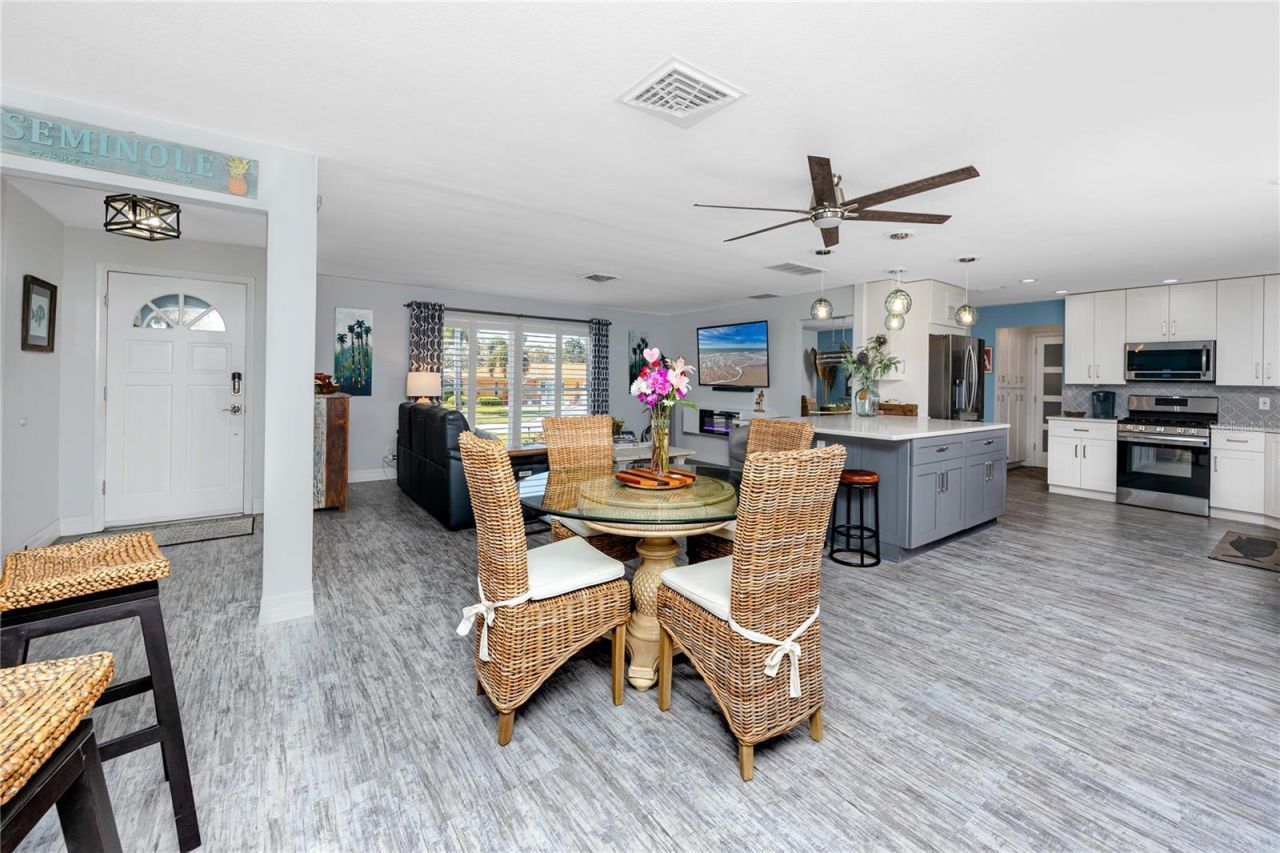 6911 121st Street, Seminole, FL 33772 Photo