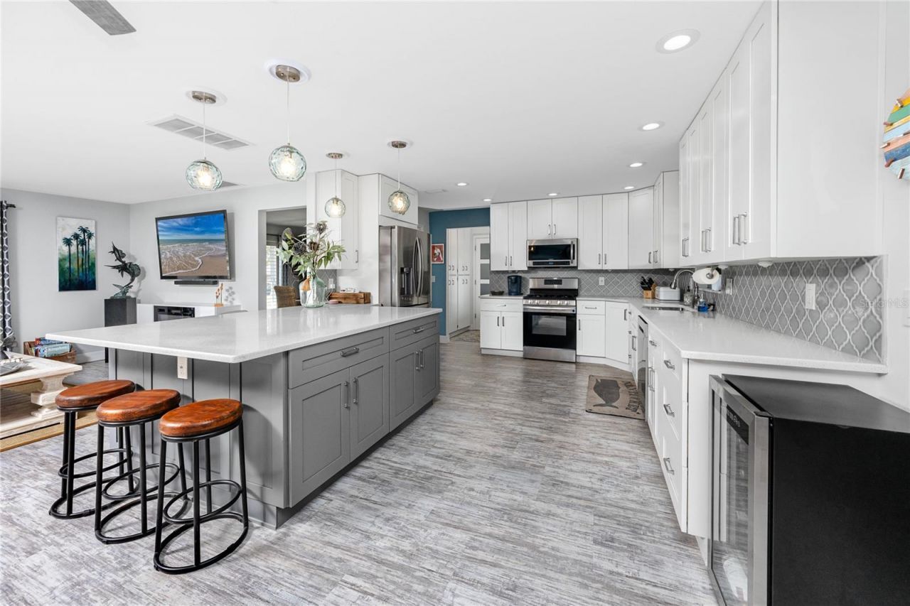 6911 121st Street, Seminole, FL 33772 Photo