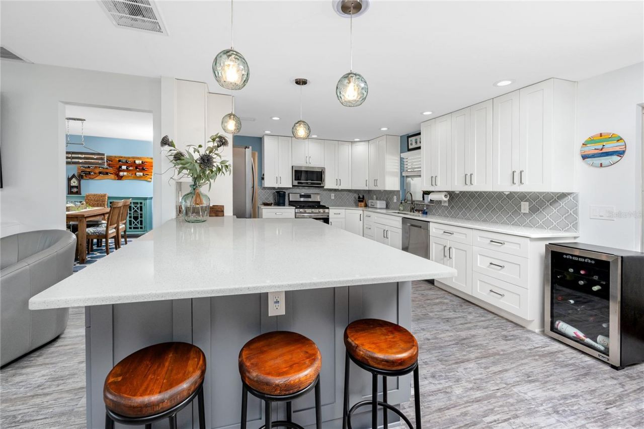 6911 121st Street, Seminole, FL 33772 Photo