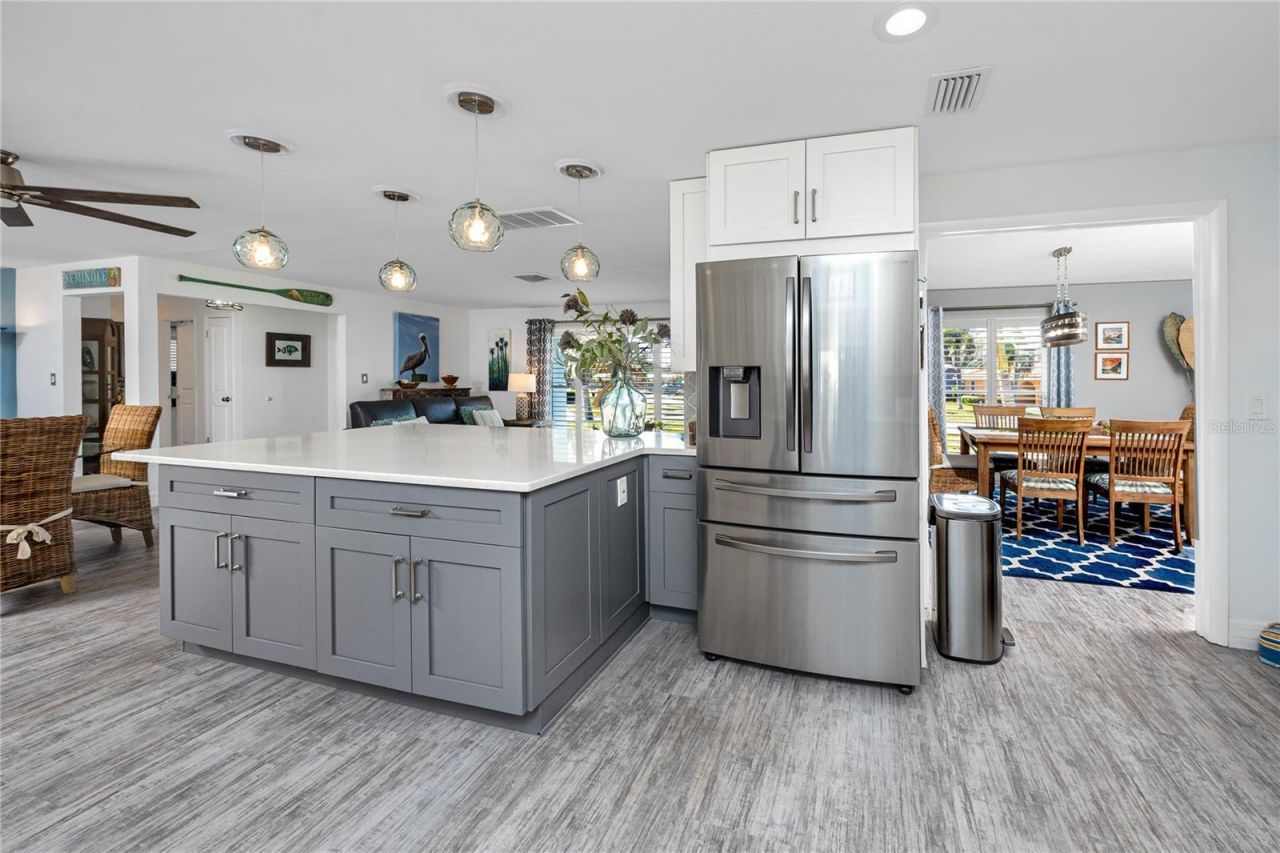 6911 121st Street, Seminole, FL 33772 Photo