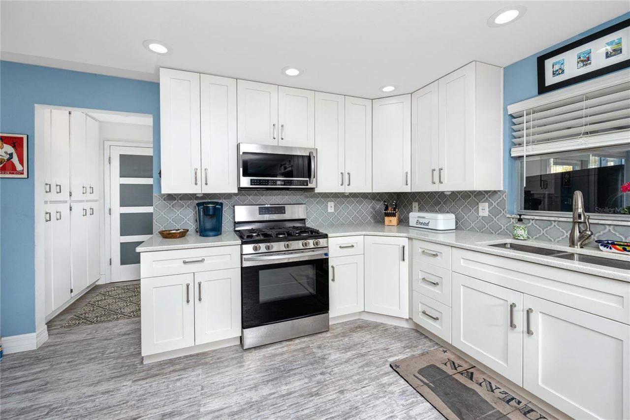 6911 121st Street, Seminole, FL 33772 Photo