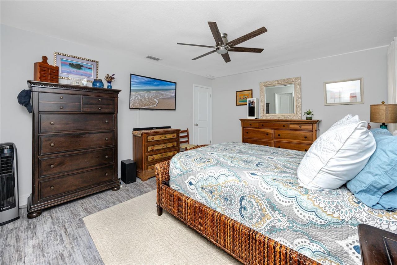 6911 121st Street, Seminole, FL 33772 Photo