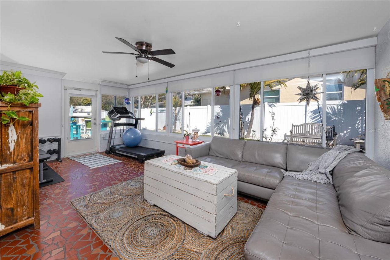 6911 121st Street, Seminole, FL 33772 Photo