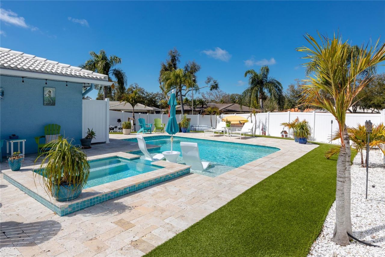 6911 121st Street, Seminole, FL 33772 Photo