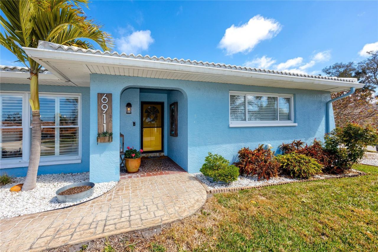 6911 121st Street, Seminole, FL 33772 Photo