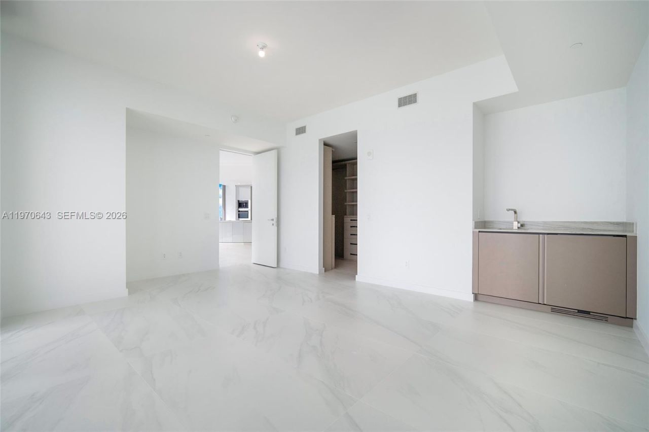 18975 Collins Ave , Unit 1604, Sunny Isles Beach, FL 33160 Photo