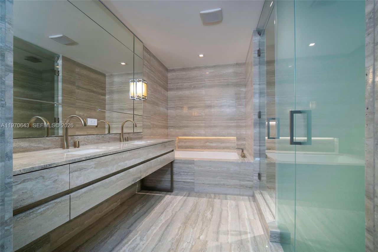 18975 Collins Ave , Unit 1604, Sunny Isles Beach, FL 33160 Photo