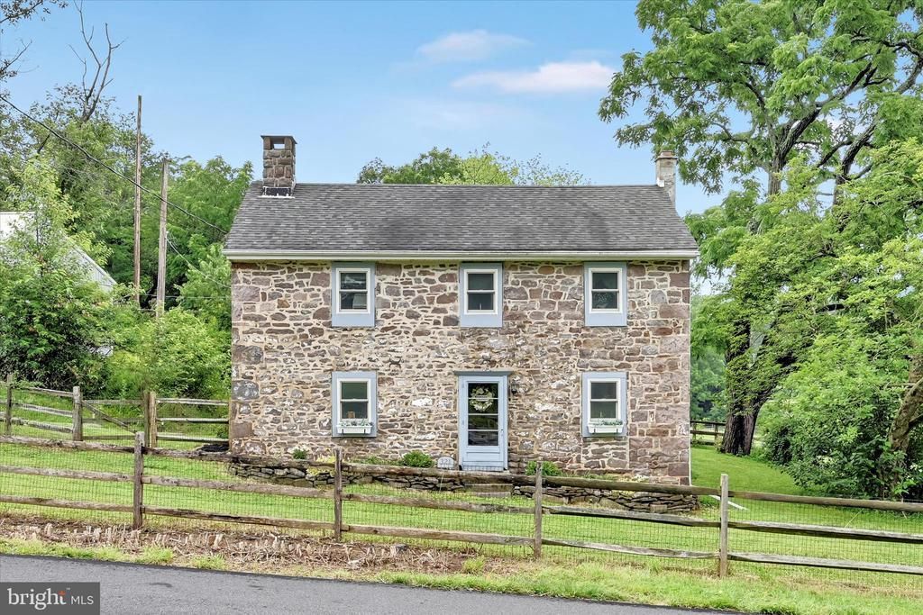 321 GAREY ROAD Douglassville, PA 19518