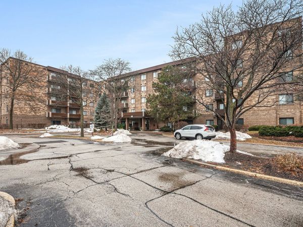 700 Wellington Avenue, Unit 207, Elk Grove Village, IL 60007