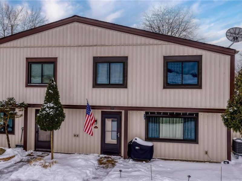 11686 Clubhouse Drive, North Royalton, OH 44133 Photo 2