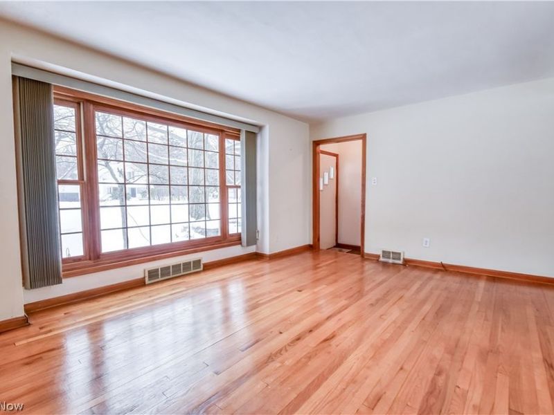 2772 Oak Street, Willoughby Hills, OH 44094 Photo 3