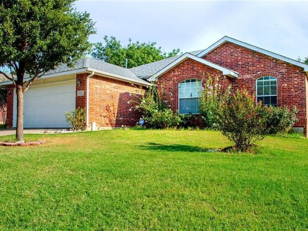3202 Cliff Oaks Drive, Corinth, TX 76210