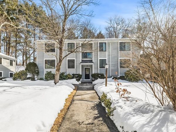 55 Staffordshire Ln, Unit B, Concord, MA 01742