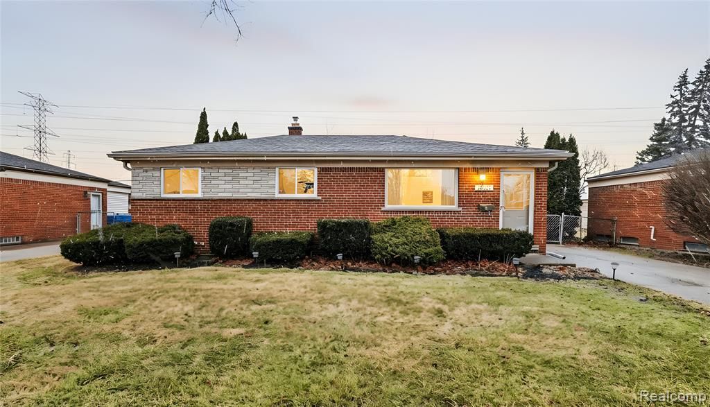 30745 Iroquois Drive, Warren, MI 48088 Main Photo