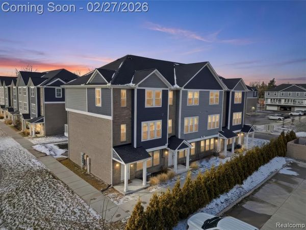 5904 Square Lake Court, Troy, MI 48085