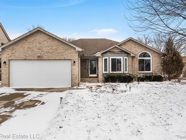 53114 Ridgewood Drive, Chesterfield Twp, MI 48051