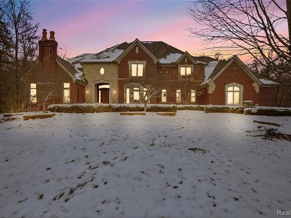 2023 Dean Drive, Washington Twp, MI 48094