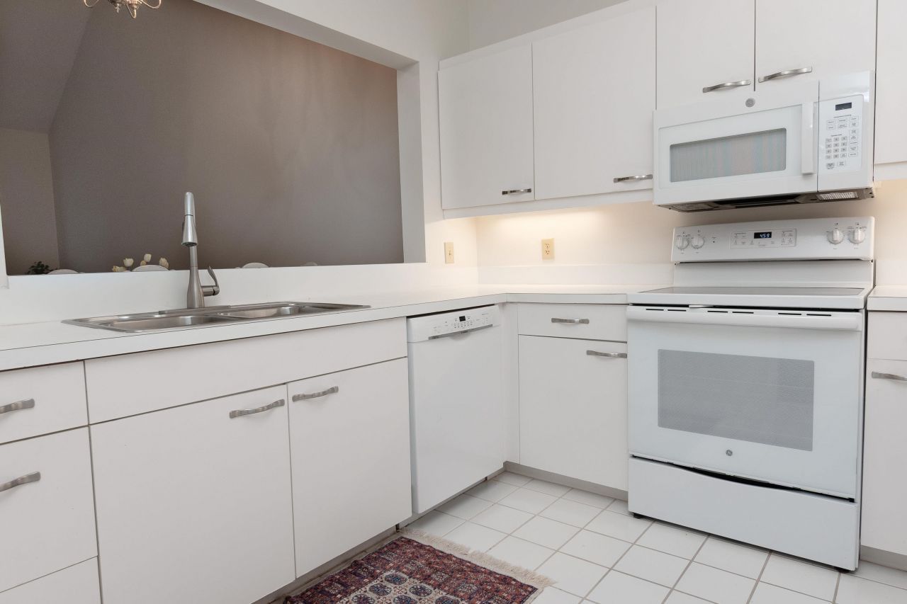 808 Castleford Circle  Photo 11