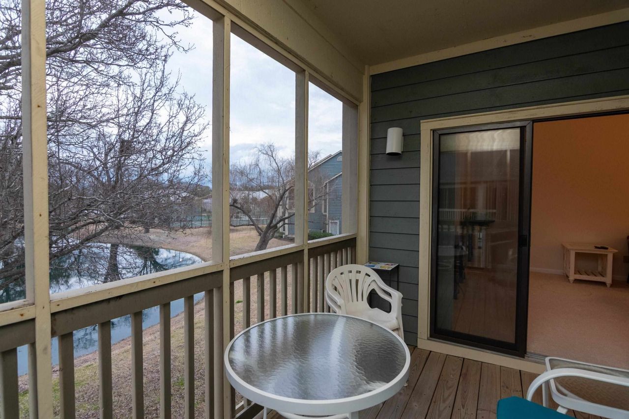 808 Castleford Circle  Photo 8